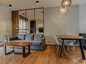 Minimalistyczna jadalnia z betonową ścianą otwarta na salon u kuchnię - zdjęcie od Atelier 37 | architektura & projektowanie wnętrz