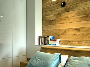 Sypialnia pod skosem - Mała biała sypialnia, styl nowoczesny - zdjęcie od Grzegorz Popiołek Projektowanie Wnetrz