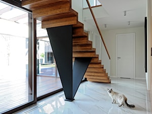 Dom w Złotowie - Duży szary hol / przedpokój, styl nowoczesny - zdjęcie od Grzegorz Popiołek Projektowanie Wnetrz