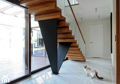 Dom w Złotowie - Duży szary hol / przedpokój, styl nowoczesny - zdjęcie od Grzegorz Popiołek Projektowanie Wnetrz