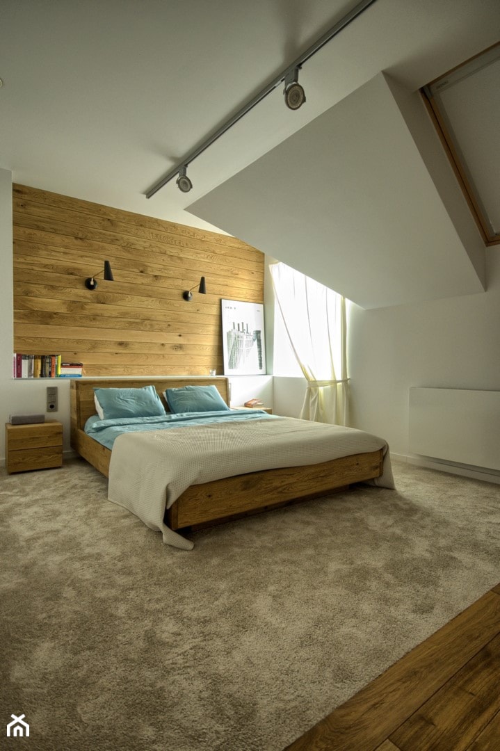 Sypialnia pod skosem - Duża biała sypialnia na poddaszu, styl nowoczesny - zdjęcie od Grzegorz Popiołek Projektowanie Wnetrz