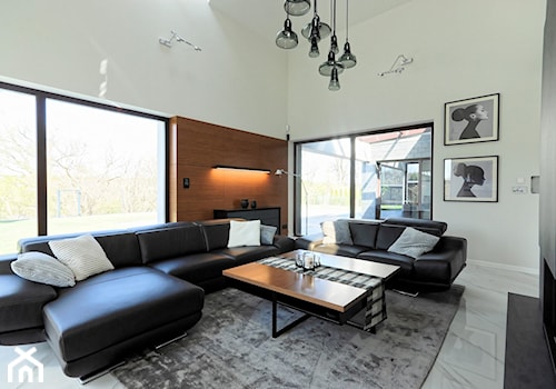 Dom w Złotowie - Duży biały czarny salon, styl nowoczesny - zdjęcie od Grzegorz Popiołek Projektowanie Wnetrz