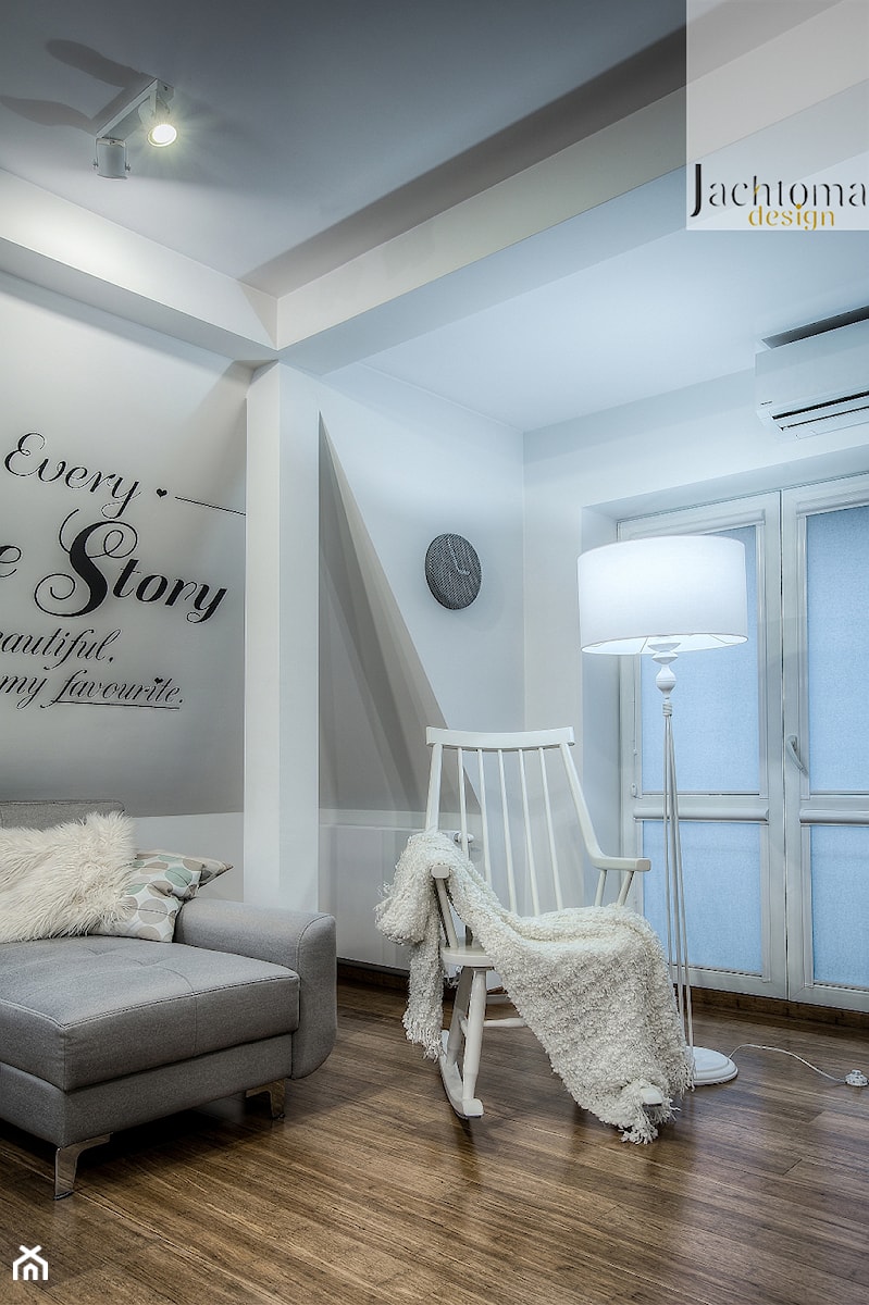 Mieszkanie na poddaszu - Średni biały salon, styl skandynawski - zdjęcie od Jachtoma design
