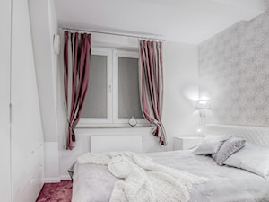 Mieszkanie na poddaszu - Mała biała sypialnia, styl skandynawski - zdjęcie od Jachtoma design
