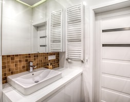 Mieszkanie w męskim stylu - Mała na poddaszu bez okna łazienka, styl nowoczesny - zdjęcie od Jachtoma design - Homebook