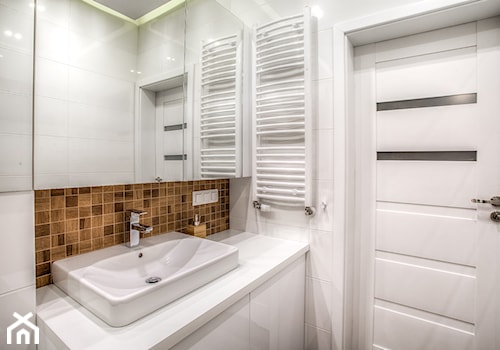 Mieszkanie w męskim stylu - Mała na poddaszu bez okna łazienka, styl nowoczesny - zdjęcie od Jachtoma design