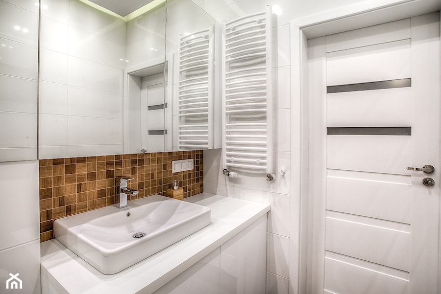 Mieszkanie w męskim stylu - Mała na poddaszu bez okna łazienka, styl nowoczesny - zdjęcie od Jachtoma design