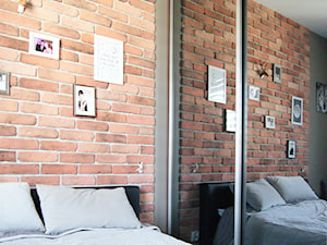 Mieszkanie Bemowo - Średnia czerwona szara sypialnia, styl vintage - zdjęcie od MagnesDesign