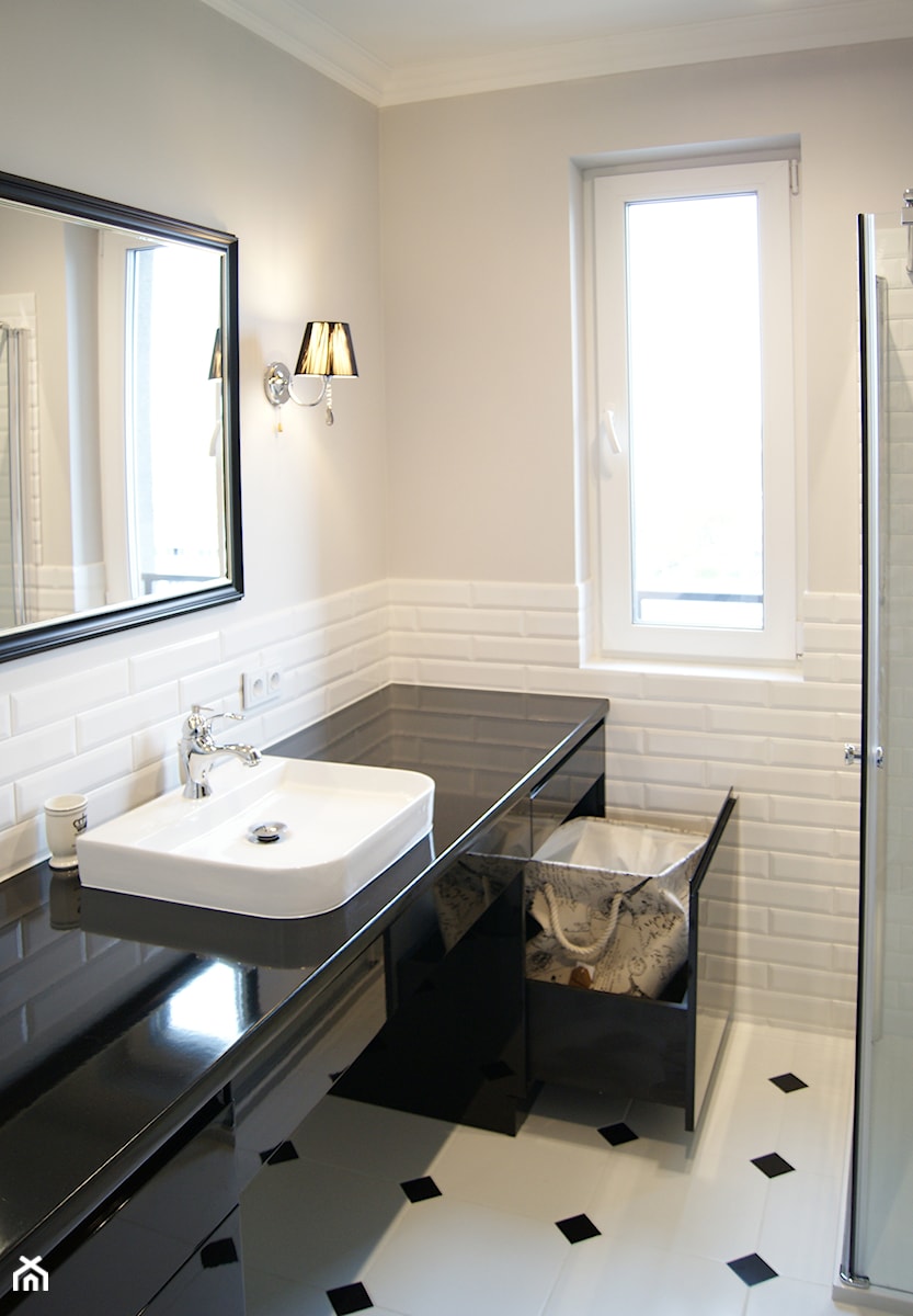 Mieszkanie na wynajem - Mokotów - Średnia łazienka z oknem, styl tradycyjny - zdjęcie od MagnesDesign