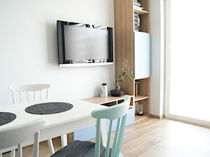 Mieszkanie Bemowo - Mała biała jadalnia w salonie, styl skandynawski - zdjęcie od MagnesDesign