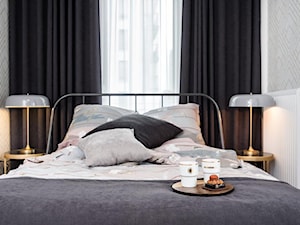 projekt FLORA - Mała biała szara sypialnia, styl nowoczesny - zdjęcie od STELLARstudio