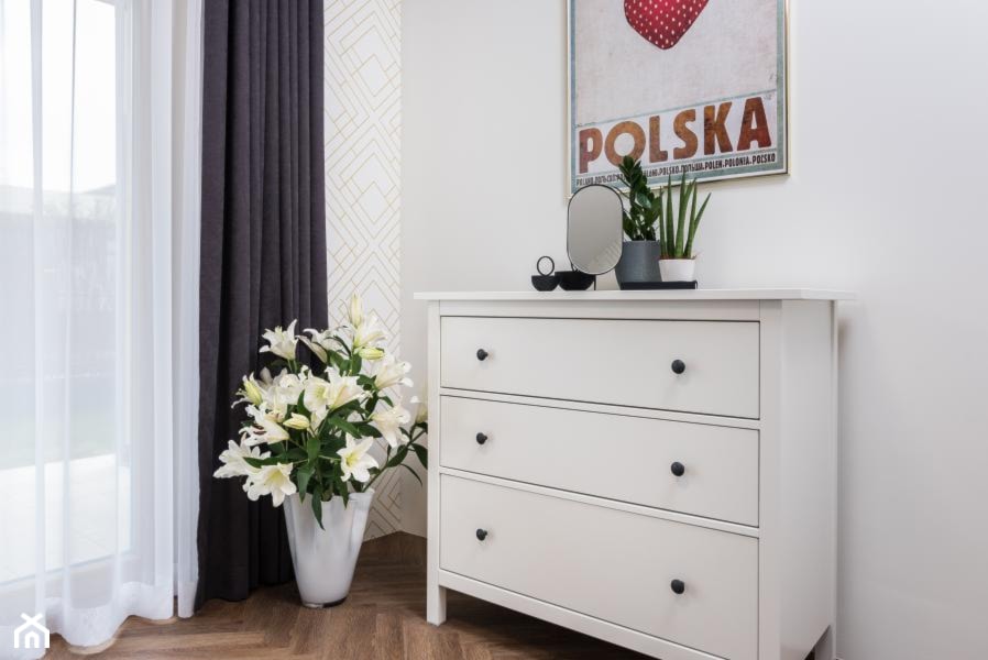 projekt FLORA - Mała biała sypialnia, styl nowoczesny - zdjęcie od STELLARstudio - Homebook