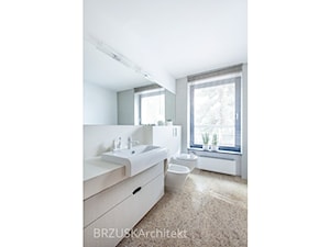 łazienka w bieli i świetle - zdjęcie od BRZUSKArchitekt - Alicja Brzuska