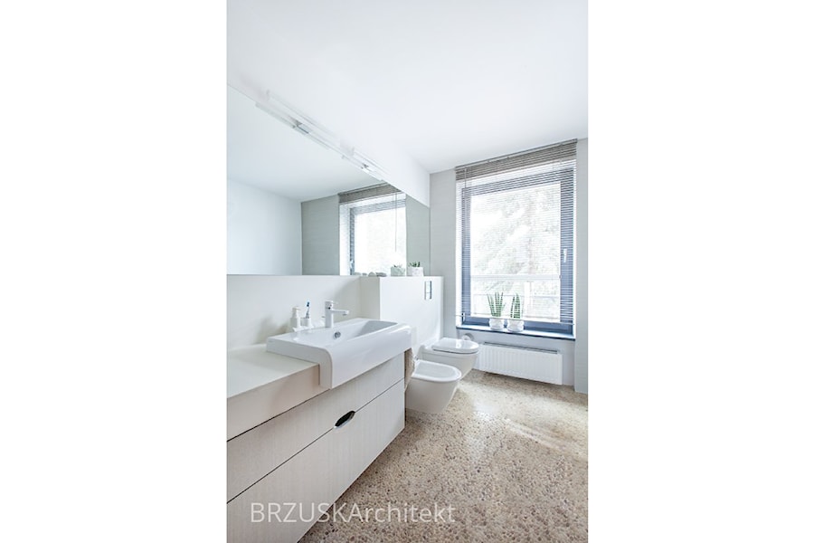 łazienka w bieli i świetle - zdjęcie od BRZUSKArchitekt - Alicja Brzuska