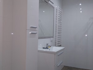 Łazienka w bieli - Łazienka, styl minimalistyczny - zdjęcie od 5 Gwiazdek Wykończenia Wnętrz