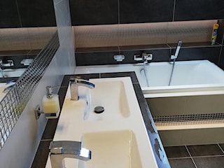 Duża nowoczesna łazienka