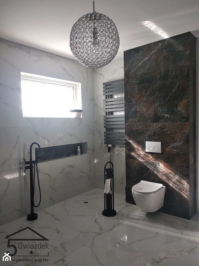 Duża łazienka Carrara - Łazienka, styl nowoczesny - zdjęcie od 5 Gwiazdek Wykończenia Wnętrz - Homebook
