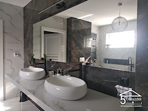 Duża łazienka Carrara - Łazienka, styl nowoczesny - zdjęcie od 5 Gwiazdek Wykończenia Wnętrz