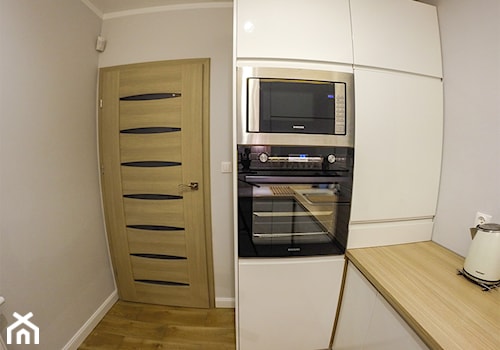 kuchnia - Mała zamknięta szara z zabudowaną lodówką kuchnia w kształcie litery l, styl skandynawski - zdjęcie od S&T