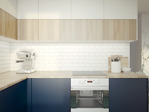 RETRO navy blue - Mała otwarta biała z zabudowaną lodówką z lodówką wolnostojącą kuchnia z granatowymi frontami w kształcie litery l, styl vintage - zdjęcie od 2xKO Studio