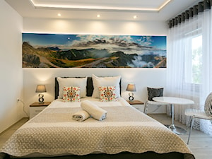 Realizacja apartamentu w Zakopanem - RELAX - Mała biała sypialnia, styl skandynawski - zdjęcie od Meble ESKA