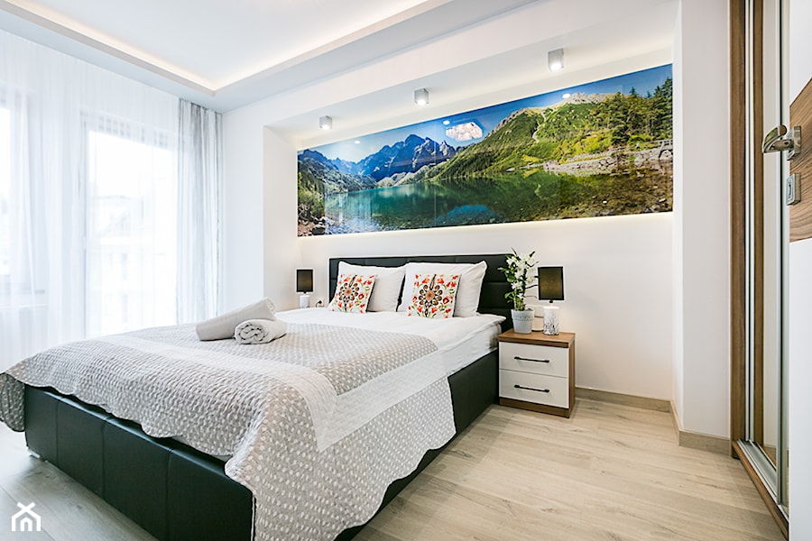 Aranżacja apartamentu w Zakopanem - Relax Lux - Mała biała sypialnia, styl skandynawski - zdjęcie od Meble ESKA