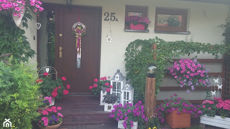 #kwiatowekompozycje - Domy jednorodzinne tradycyjne murowane - zdjęcie od Dominika Krzyszczuk