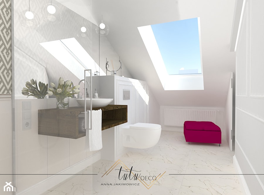 Łazienka na poddaszu - Średnia na poddaszu z lustrem z marmurową podłogą łazienka z oknem, styl tradycyjny - zdjęcie od TUTUDECO Anna Jakimowicz