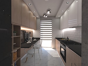 kuchnia w 3 odsłonach - Średnia otwarta z kamiennym blatem szara z zabudowaną lodówką z podblatowym zlewozmywakiem kuchnia jednorzędowa z oknem, styl nowoczesny - zdjęcie od LS Lempart Studio