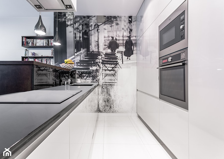Mieszkanie na Wilanowie - Średnia otwarta z salonem z kamiennym blatem biała z zabudowaną lodówką z podblatowym zlewozmywakiem kuchnia dwurzędowa, styl nowoczesny - zdjęcie od Iv Design