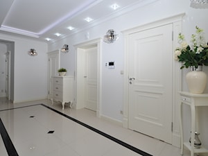 Drzwi Corona WITOWA - Duży biały hol / przedpokój, styl tradycyjny - zdjęcie od WITOWA