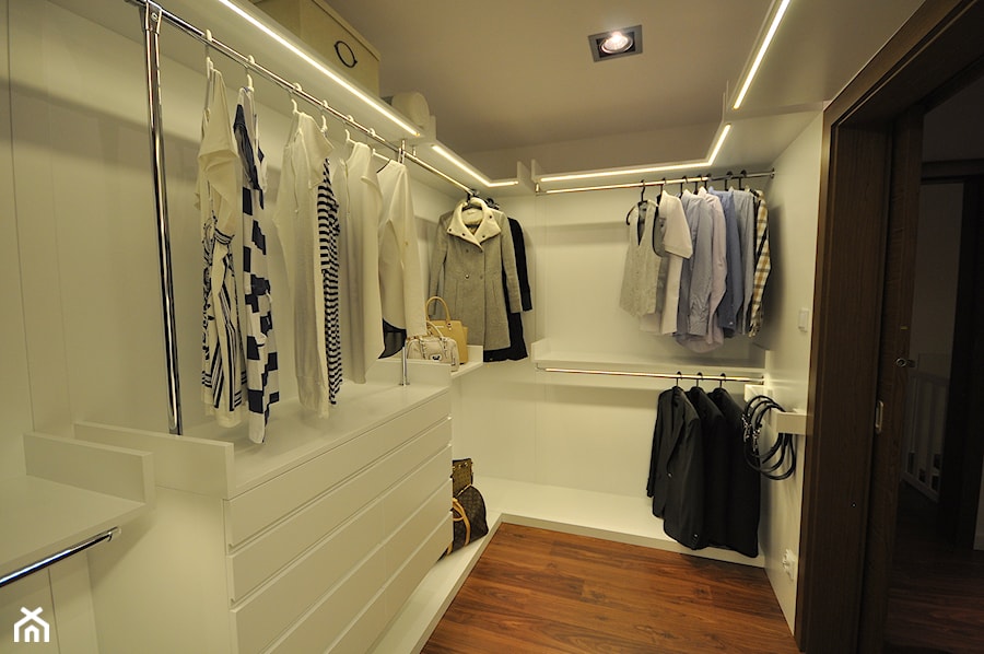Garderoba - Średnia otwarta garderoba, styl nowoczesny - zdjęcie od DontWorry.pl