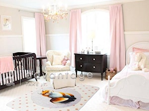 Duży beżowy biały pokój dziecka dla niemowlaka dla nastolatka dla dziewczynki - zdjęcie od ADvantager