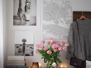 Mała biała sypialnia, styl skandynawski - zdjęcie od domsli22
