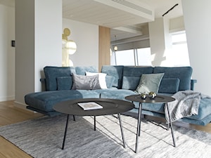 Apartament Złota 44 - Średni biały salon, styl minimalistyczny - zdjęcie od KANDO ARCHITECTS