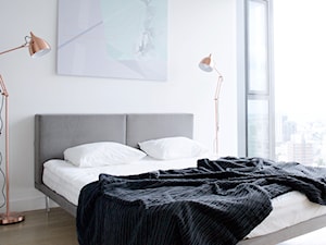 110 m nad poziomem miasta - Średnia biała sypialnia, styl minimalistyczny - zdjęcie od KANDO ARCHITECTS