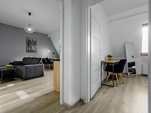 Apartament Szczecin - Mały szary salon z jadalnią - zdjęcie od Tomasz Wachowiec Fotografia