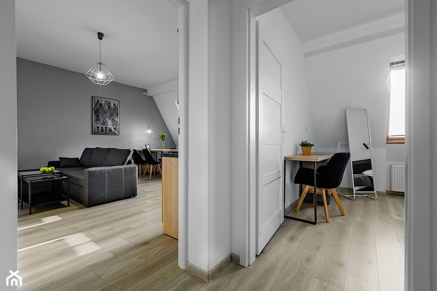 Apartament Szczecin - Mały szary salon z jadalnią - zdjęcie od Tomasz Wachowiec Fotografia