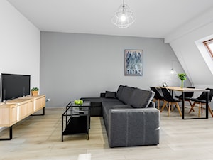 Apartament Szczecin - Mały biały szary salon z jadalnią - zdjęcie od Tomasz Wachowiec Fotografia