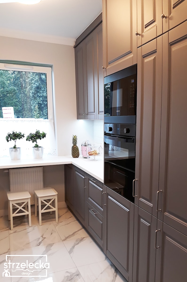Mieszkanie w klasyczno - velvetowym wykończeniu - Kuchnia, styl tradycyjny - zdjęcie od Strzelecka Design