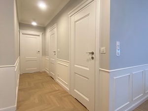 Mieszkanie w klasyczno - velvetowym wykończeniu - Hol / przedpokój, styl tradycyjny - zdjęcie od Strzelecka Design