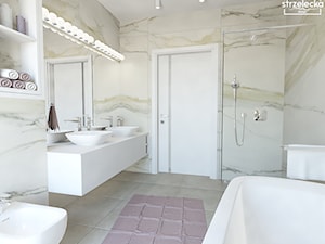 Łazienka z wykorzystaniem płytki calacatta i pudrowego różu - Średnia bez okna z lustrem z dwoma umywalkami z punktowym oświetleniem łazienka, styl nowoczesny - zdjęcie od Strzelecka Design