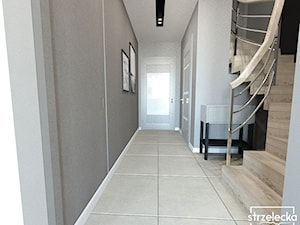 Korytarz ze schodami dywanowymi - Duży szary hol / przedpokój, styl nowoczesny - zdjęcie od Strzelecka Design