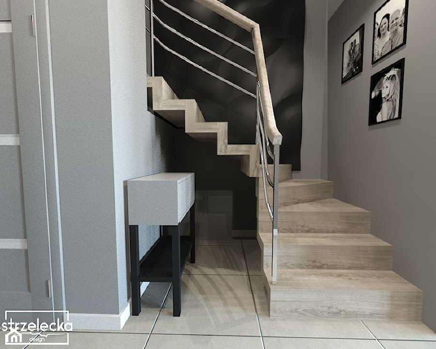 Korytarz ze schodami dywanowymi - Mały szary hol / przedpokój, styl nowoczesny - zdjęcie od Strzelecka Design