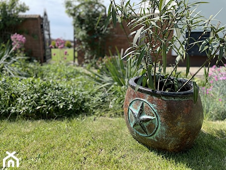 Aranżacje wnętrz - Taras: Tierra cielo - meksykańska donica ogrodowa - Cerames. Przeglądaj, dodawaj i zapisuj najlepsze zdjęcia, pomysły i inspiracje designerskie. W bazie mamy już prawie milion fotografii!