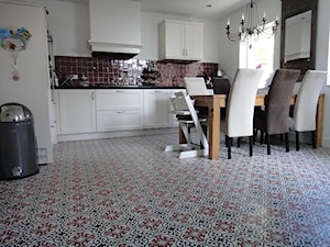 Płytki cementowe w kuchni na podłodze - zdjęcie od Cerames