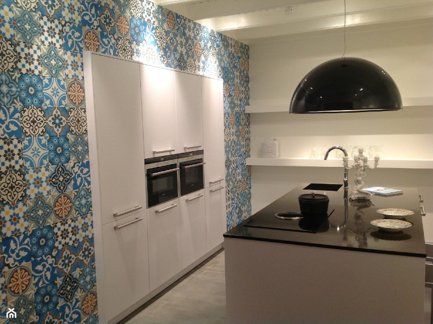 Patchworki na ścianie w kuchni - zdjęcie od Cerames - Homebook