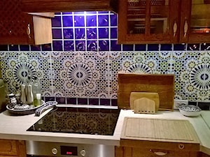 Płytki marokańskie nad blatem w kuchni - zdjęcie od Cerames
