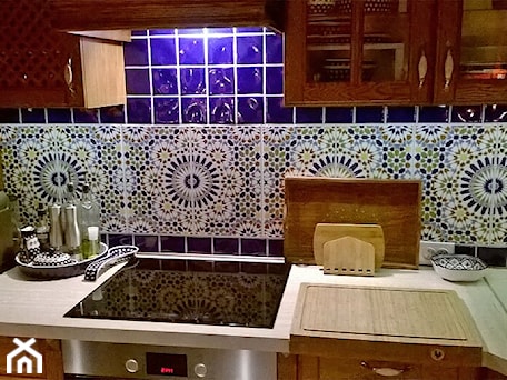 Aranżacje wnętrz - Kuchnia: Płytki marokańskie nad blatem w kuchni - Cerames. Przeglądaj, dodawaj i zapisuj najlepsze zdjęcia, pomysły i inspiracje designerskie. W bazie mamy już prawie milion fotografii!
