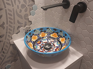 Niebieska łazienka dla gości - zdjęcie od Cerames